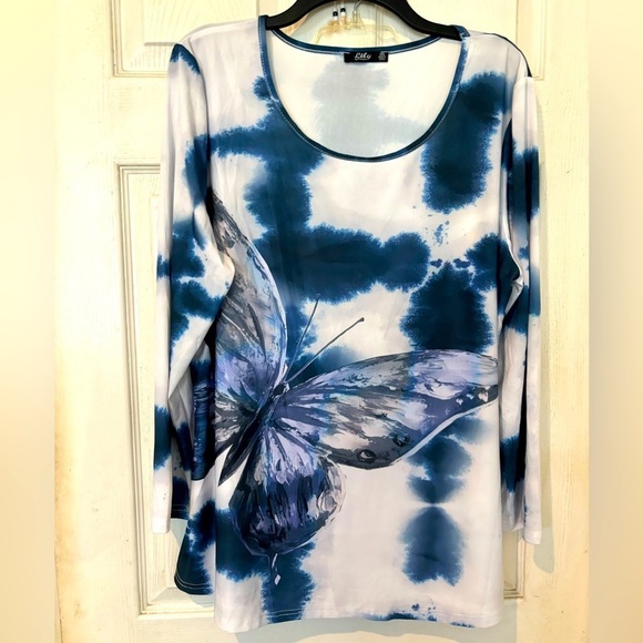 Lily NWOT Blue and White  Top Mid Length Sleeves Large Butterfly on Front - Picture 1 of 6